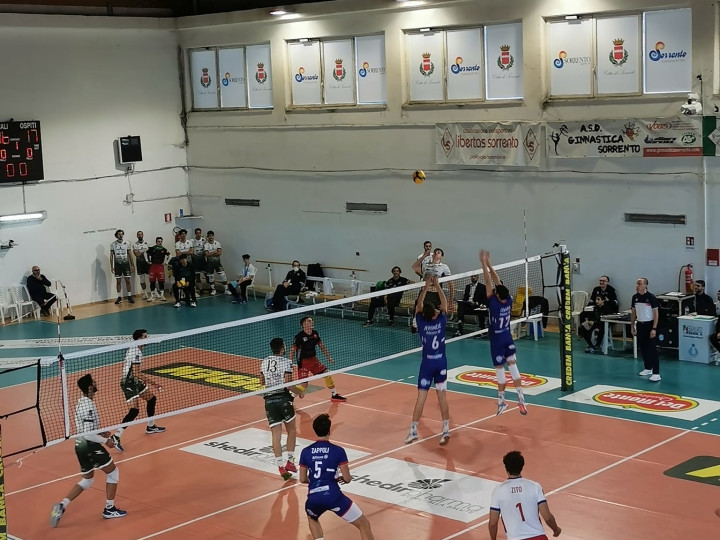 La ShedirPharma Sorrento cede in 3 set alla capolista Catania